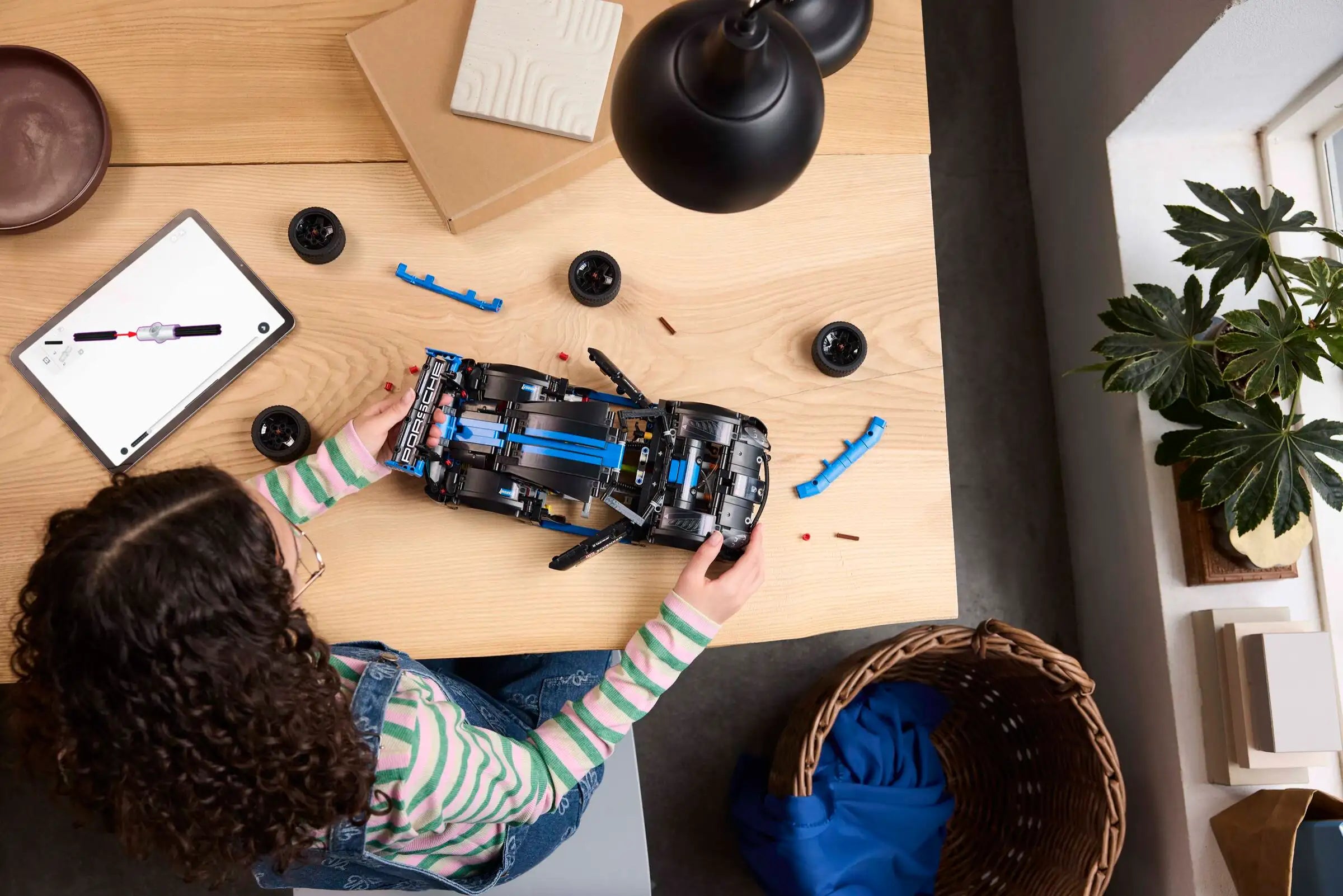 LEGO 42176 Porsche GT4 e-Performance Race Car