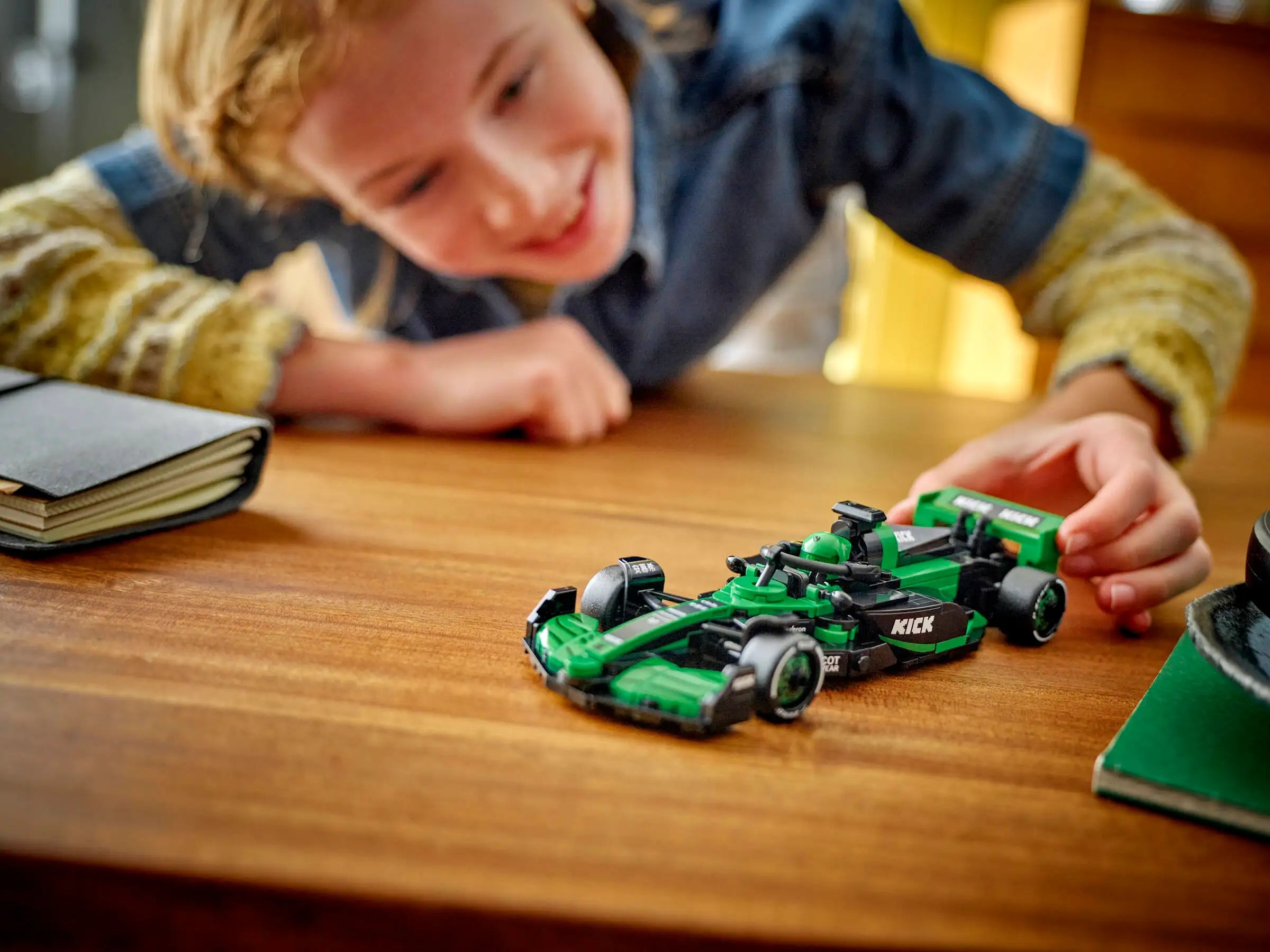 LEGO 77247 KICK Sauber F1 Team C44