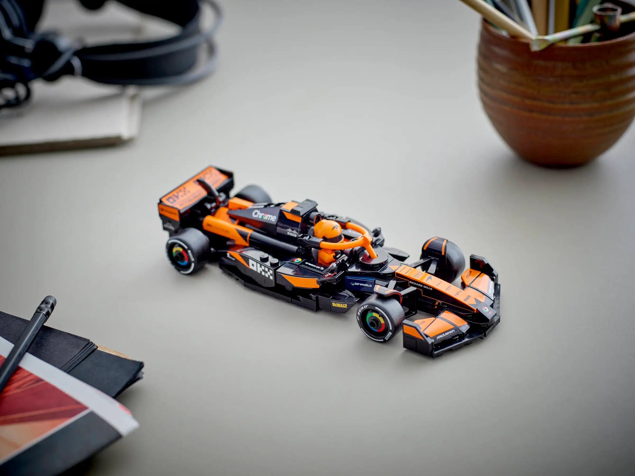 LEGO 77251 McLaren F1 Team MCL38