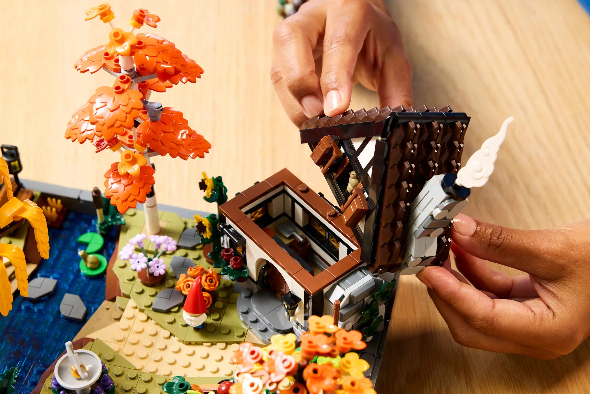 LEGO 10372 Autumn Cottage Garden