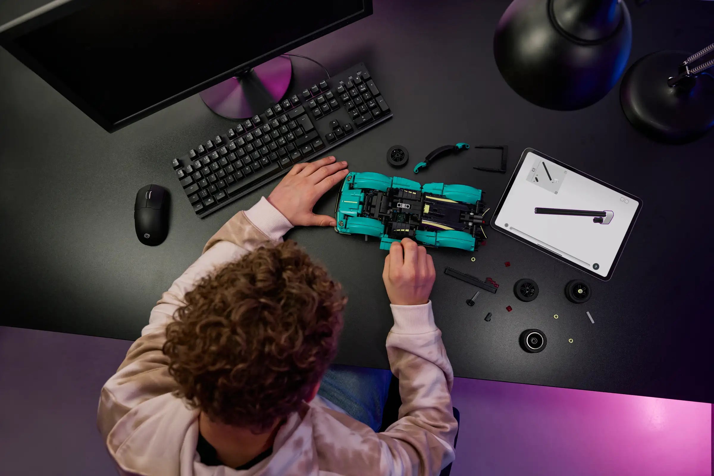 LEGO 42208 Aston Martin Valkyrie