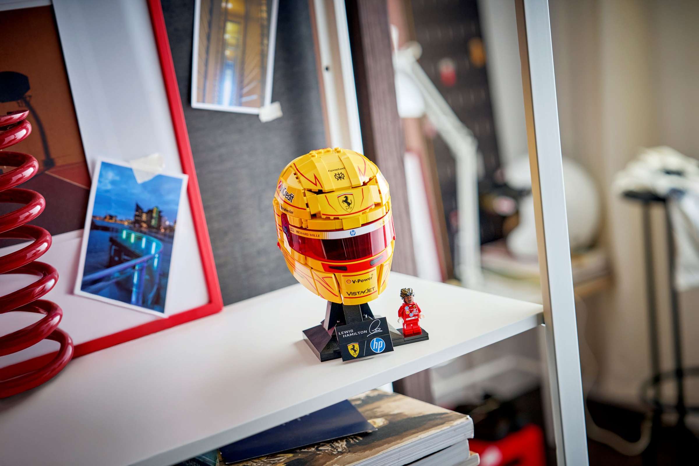 LEGO 43022 Scuderia Ferrari HP Lewis Hamilton Helmet