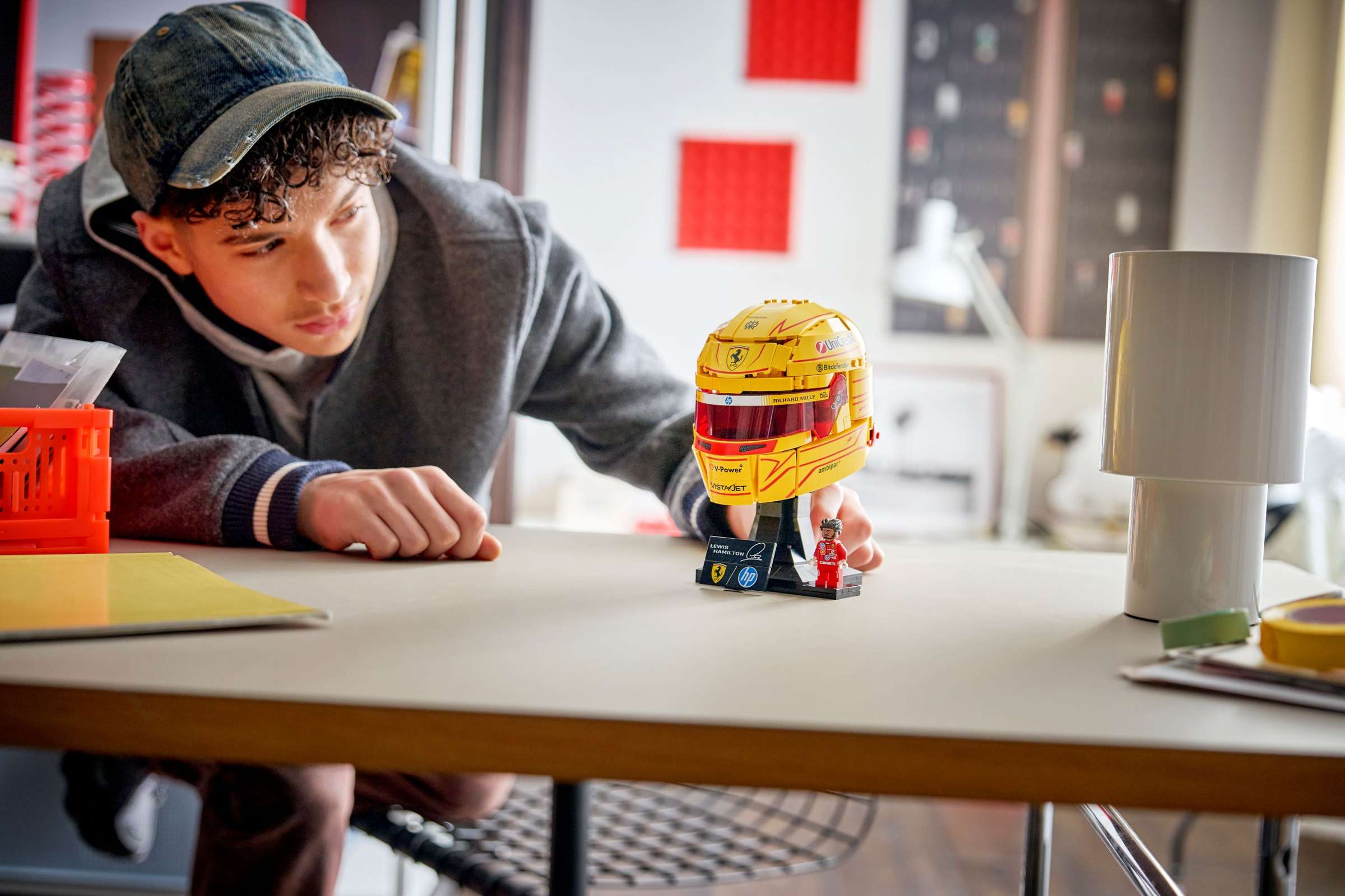 LEGO 43022 Scuderia Ferrari HP Lewis Hamilton Helmet