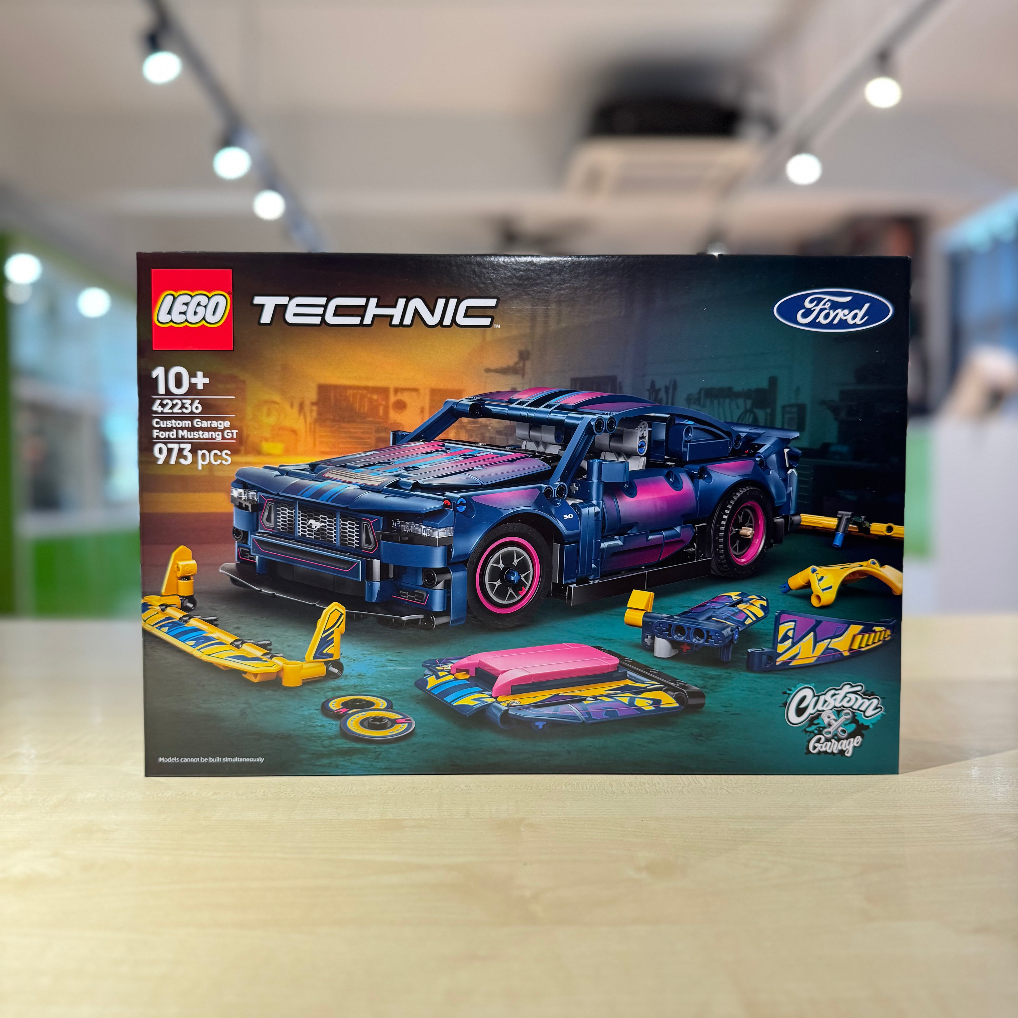 LEGO Technic 42236 Custom Garage Ford Mustang GT Car