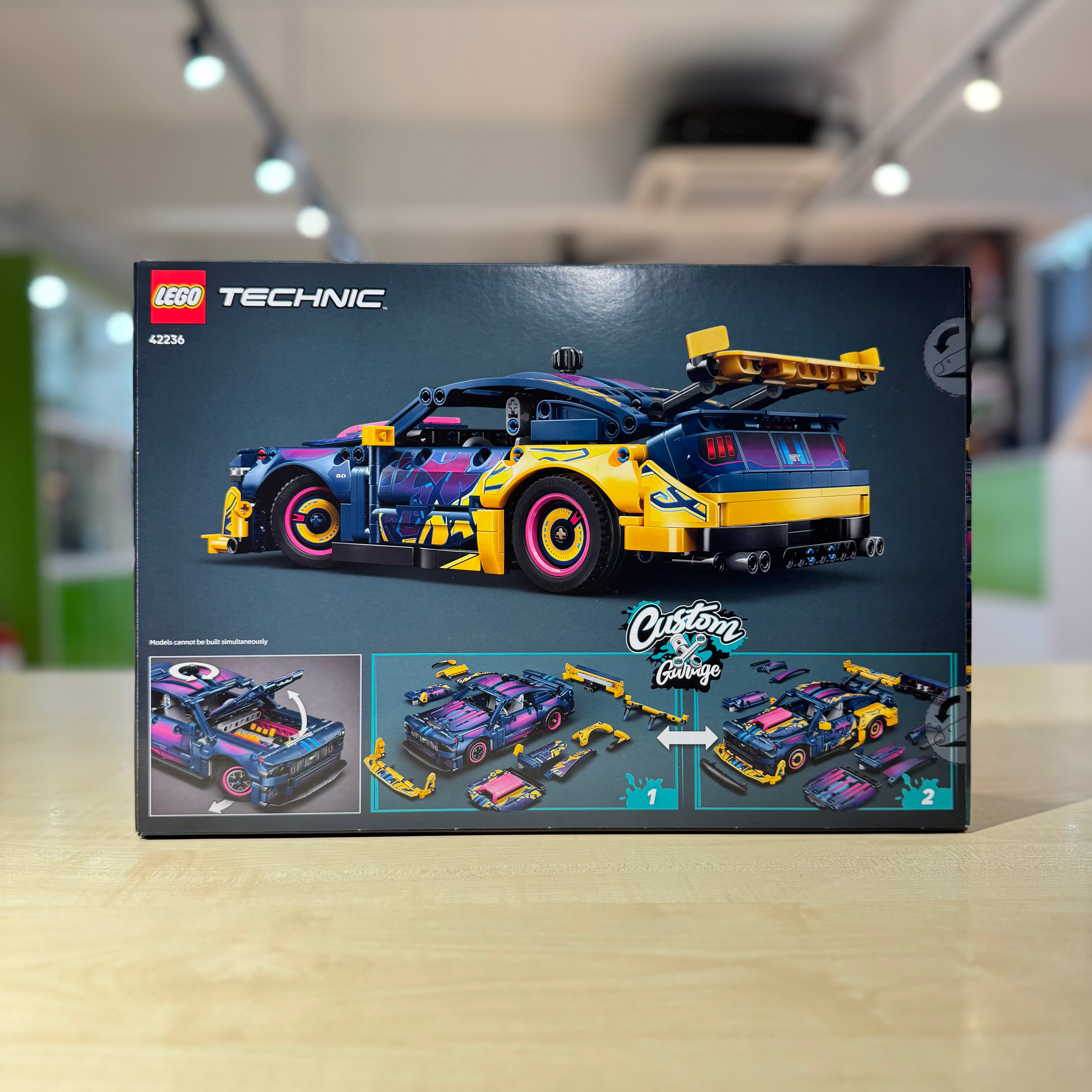 LEGO Technic 42236 Custom Garage Ford Mustang GT Car