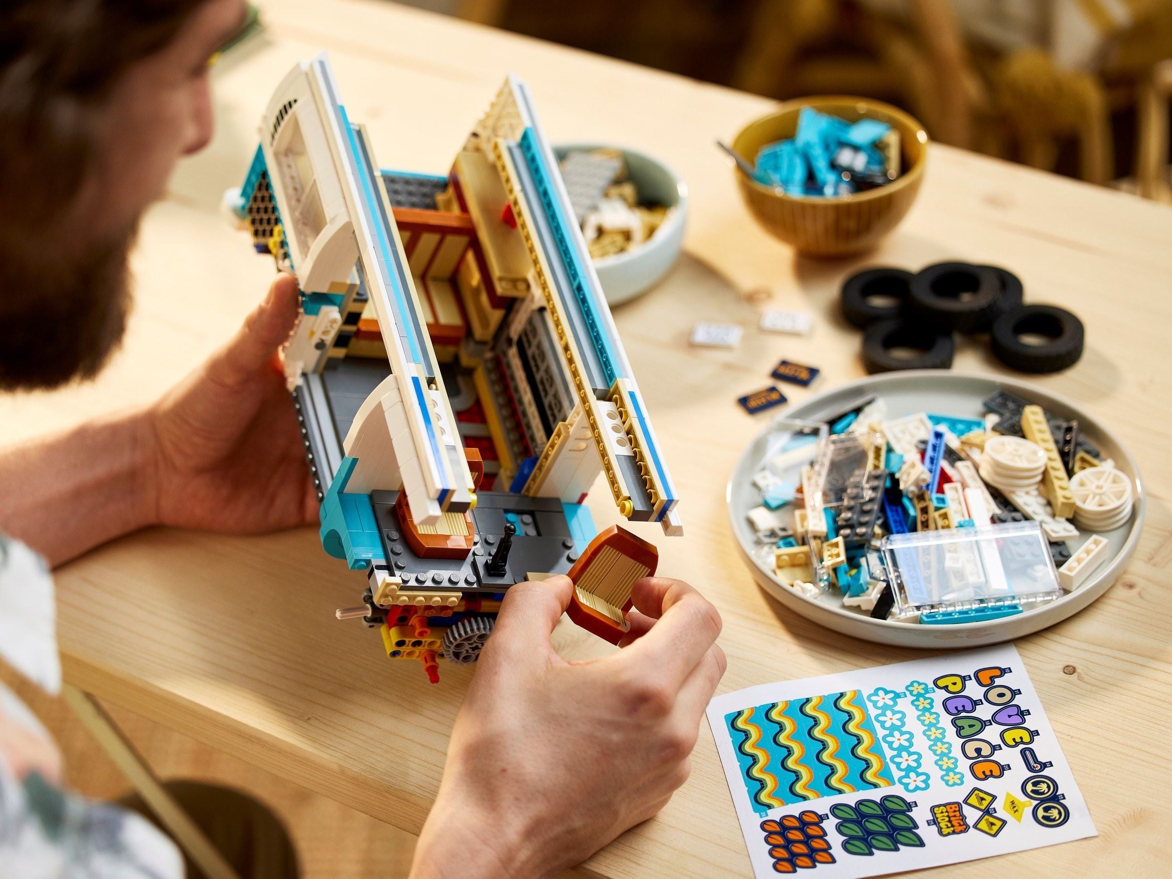 LEGO 10279 Volkswagen T2 Camper Van