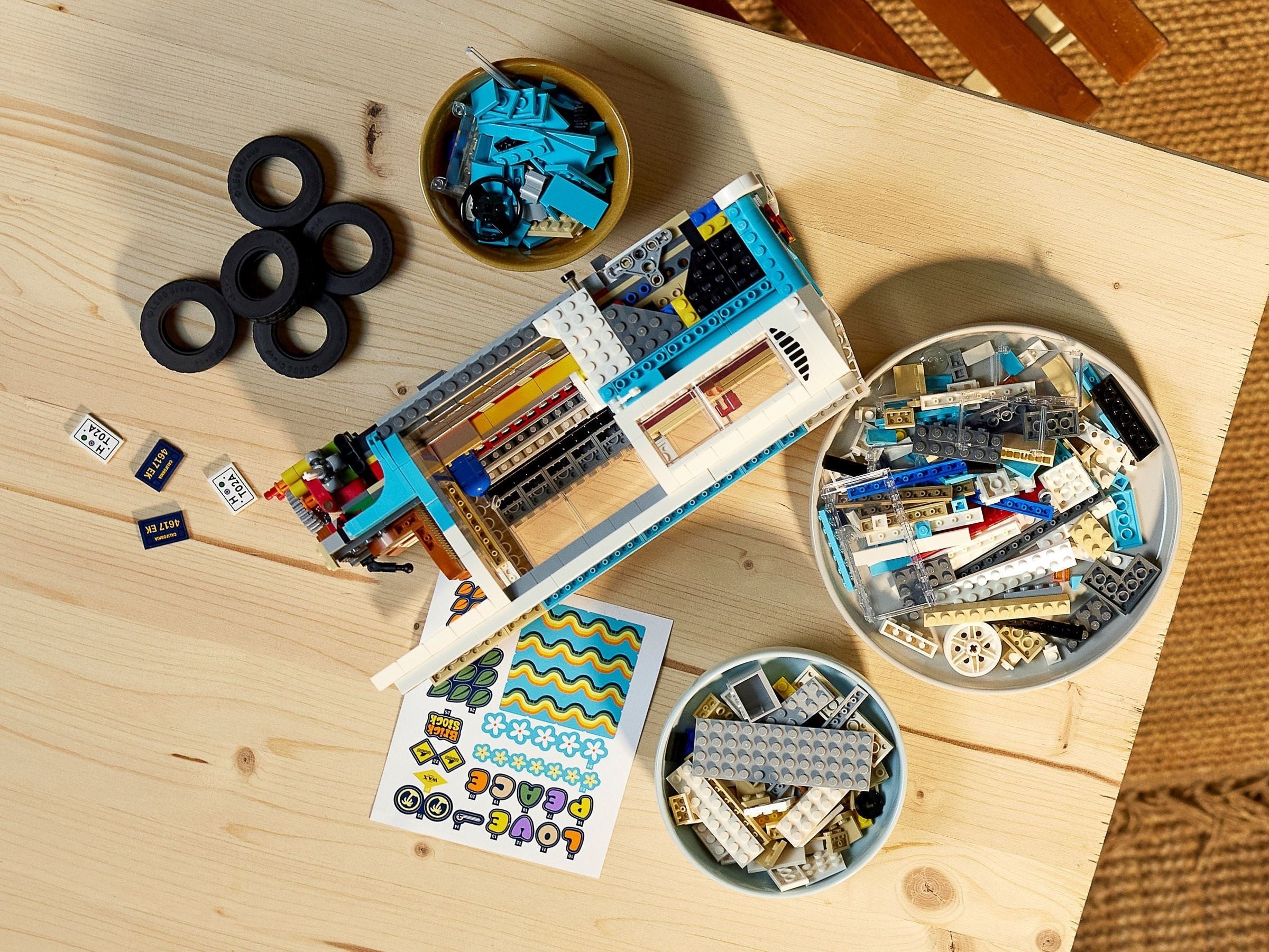 LEGO 10279 Volkswagen T2 Camper Van