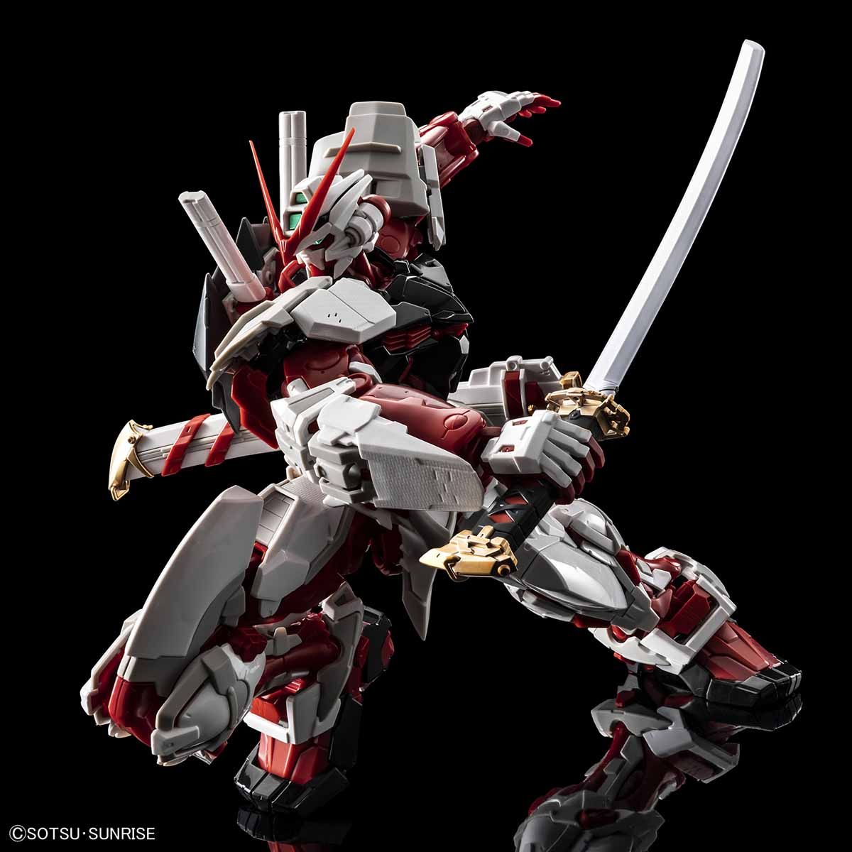 High-Resolution Model 1/100 Gundam Astray Red Frame