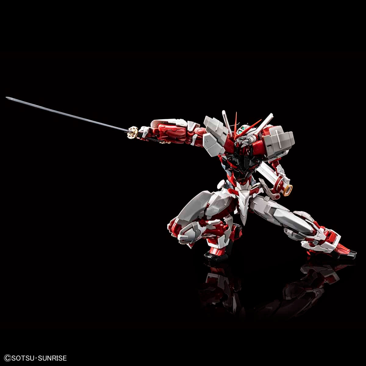 High-Resolution Model 1/100 Gundam Astray Red Frame