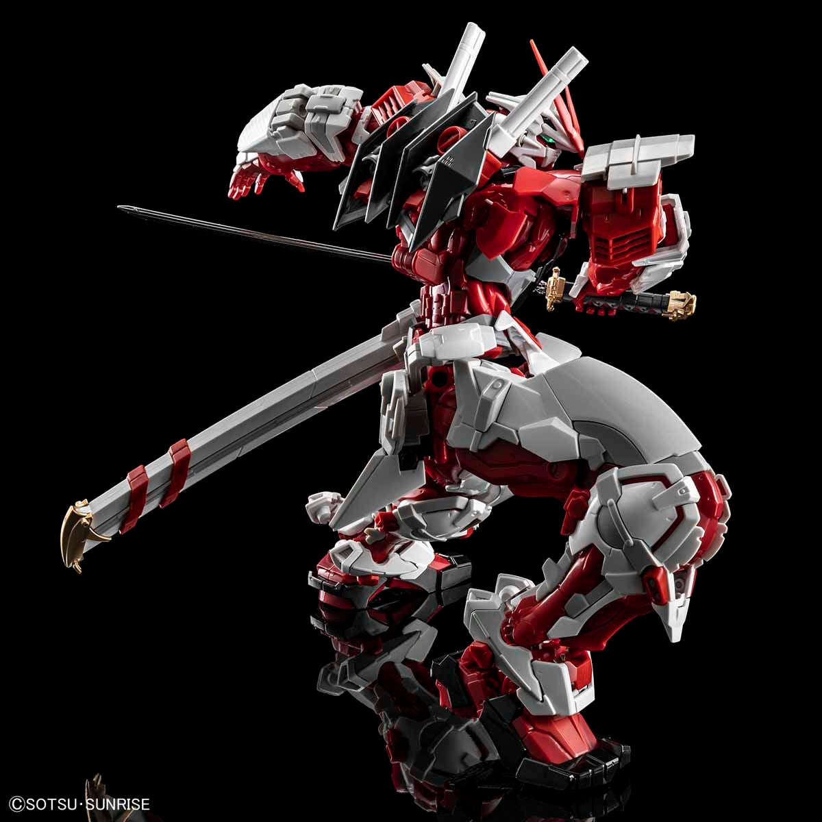 High-Resolution Model 1/100 Gundam Astray Red Frame