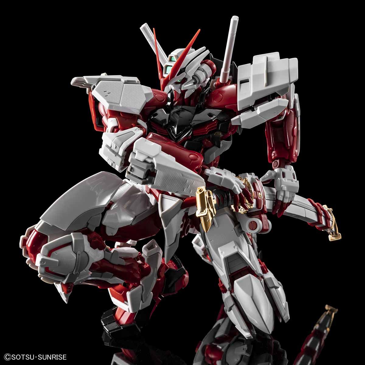 High-Resolution Model 1/100 Gundam Astray Red Frame