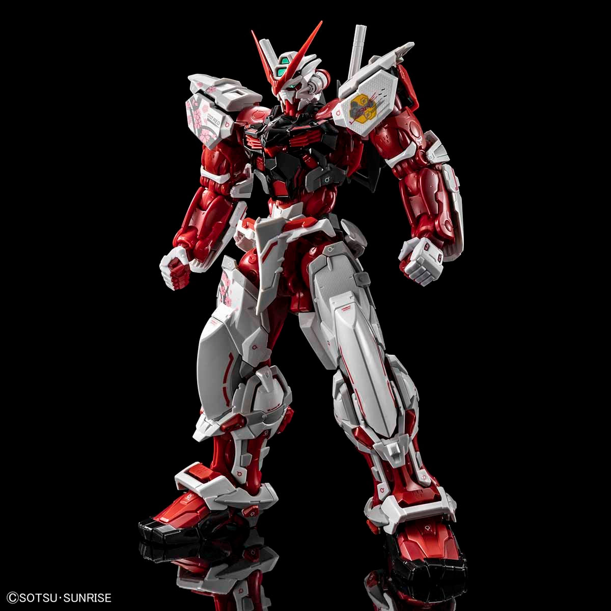 High-Resolution Model 1/100 Gundam Astray Red Frame