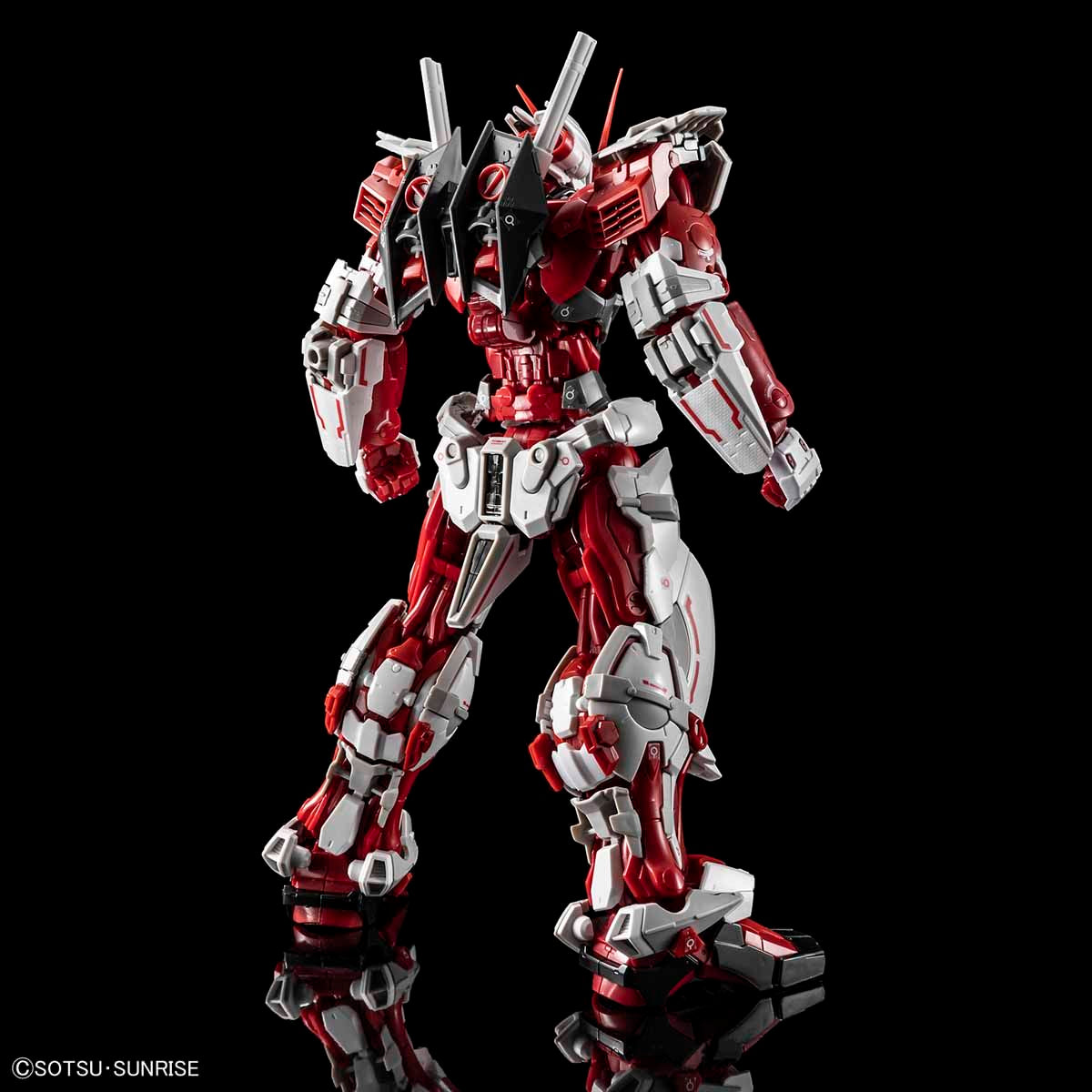 High-Resolution Model 1/100 Gundam Astray Red Frame