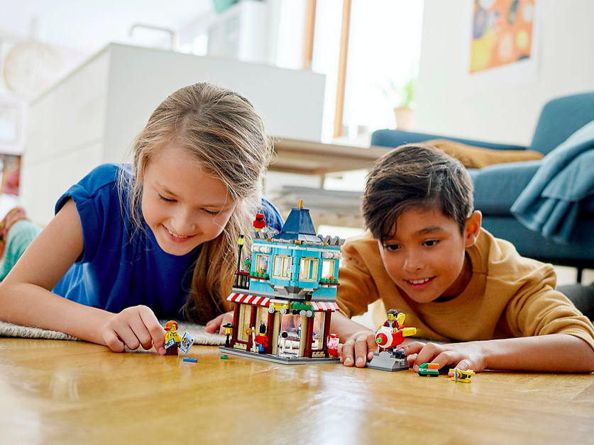 LEGO 31105 Townhouse Toy Store