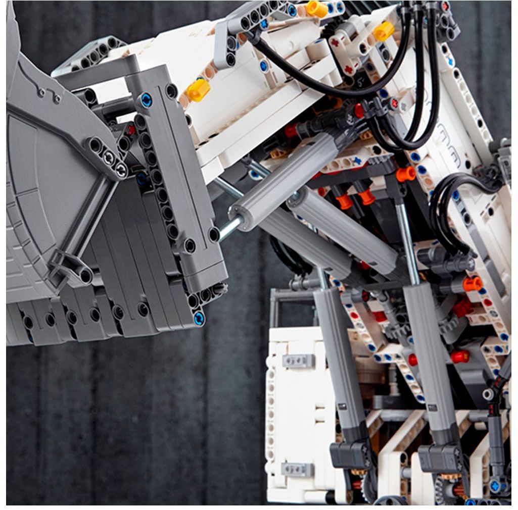 LEGO 42100 Liebherr R 9800 Excavator