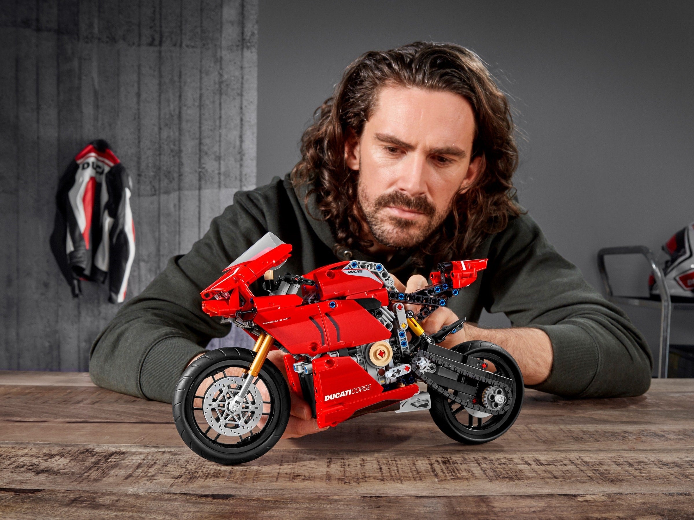 LEGO 42107 Ducati Panigale V4 R