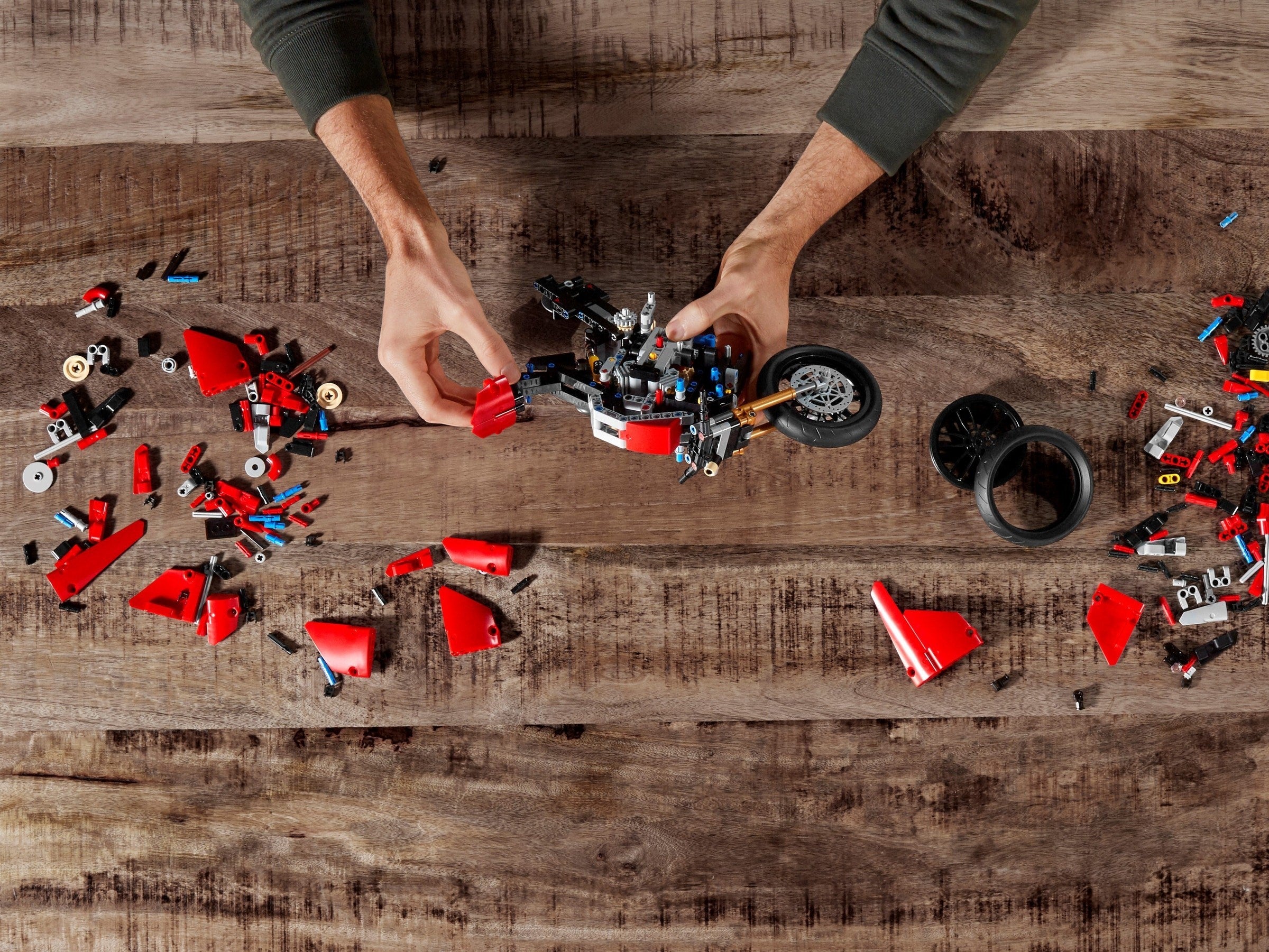 LEGO 42107 Ducati Panigale V4 R