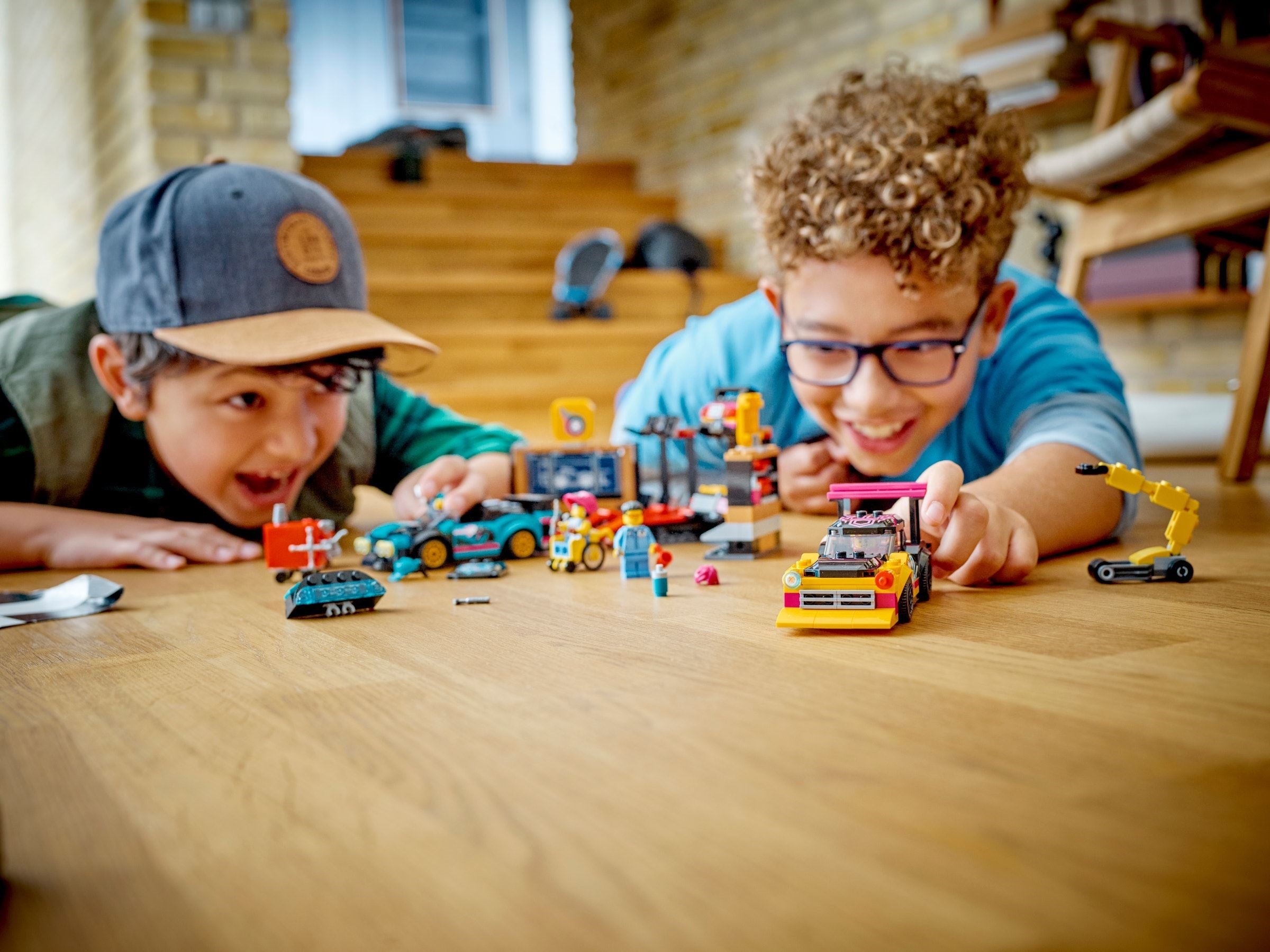 LEGO 60389 Custom Car Garage