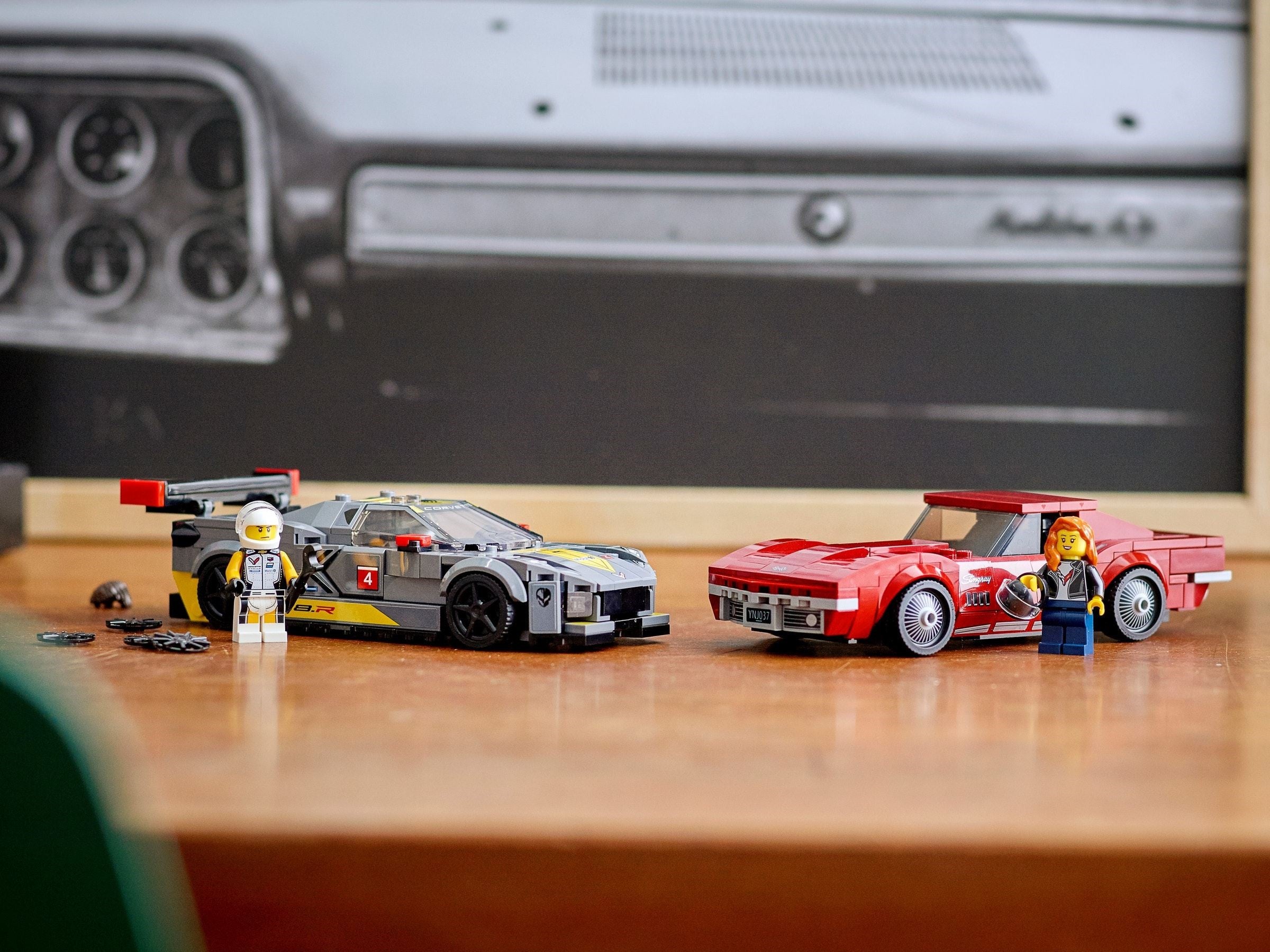 LEGO 76903 Chevrolet Corvette C8.R Race Car and 1968 Chevrolet Corvette