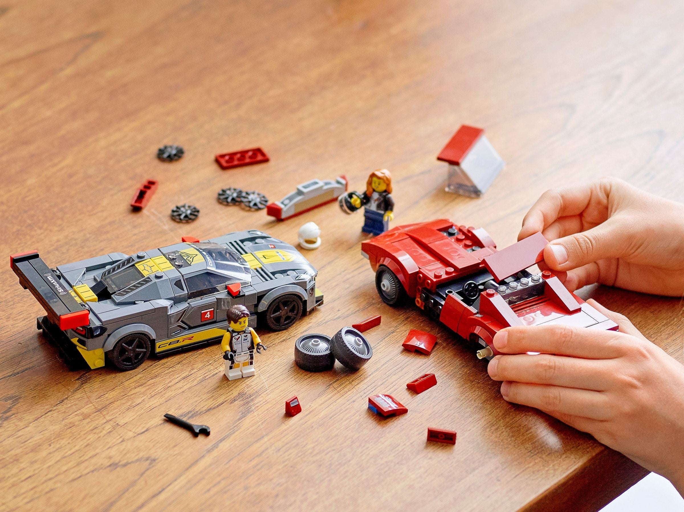 LEGO 76903 Chevrolet Corvette C8.R Race Car and 1968 Chevrolet Corvette