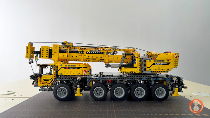 Building LEGO Technic 42009 Mobile Crane MK II