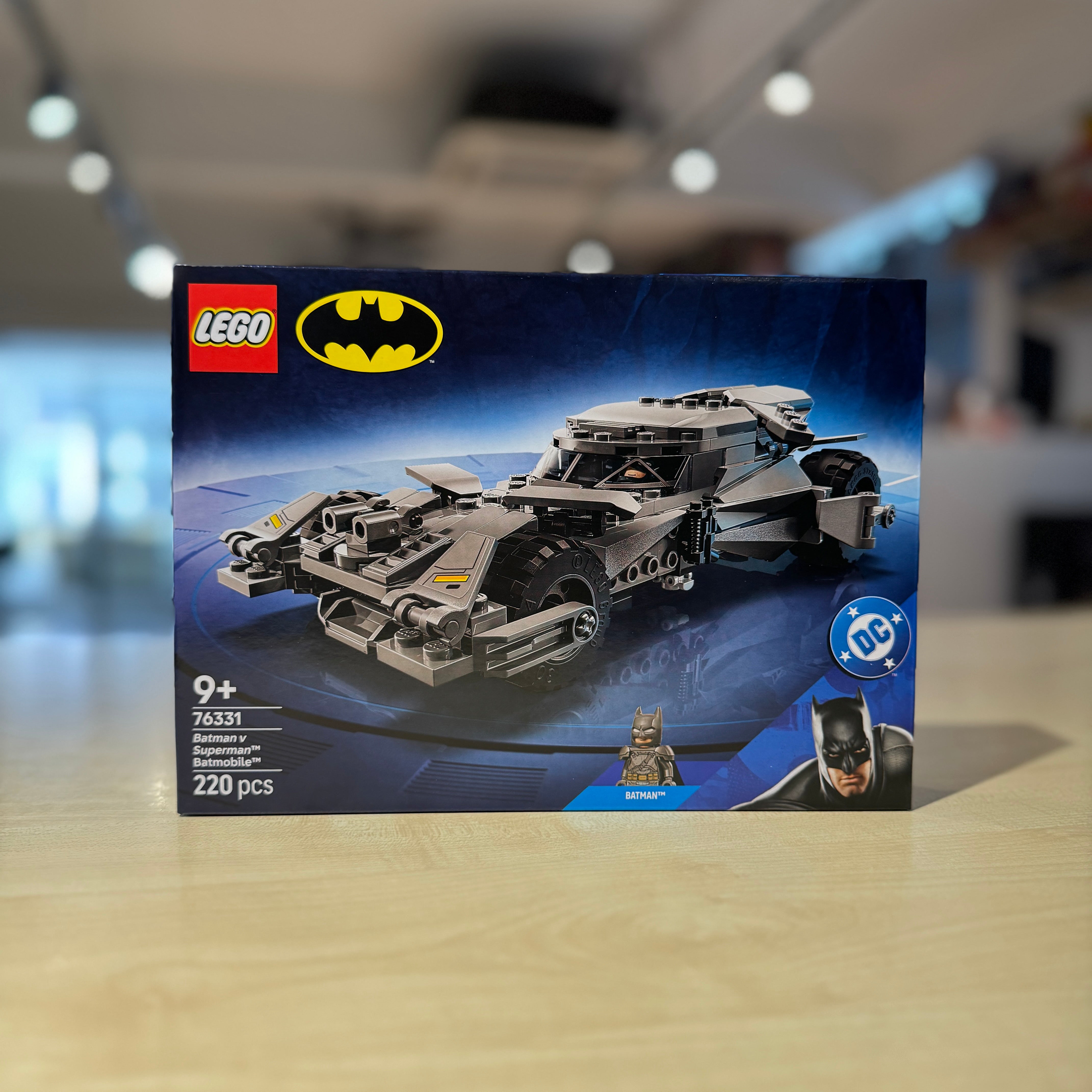 LEGO 76331 Batman v Superman Batmobile