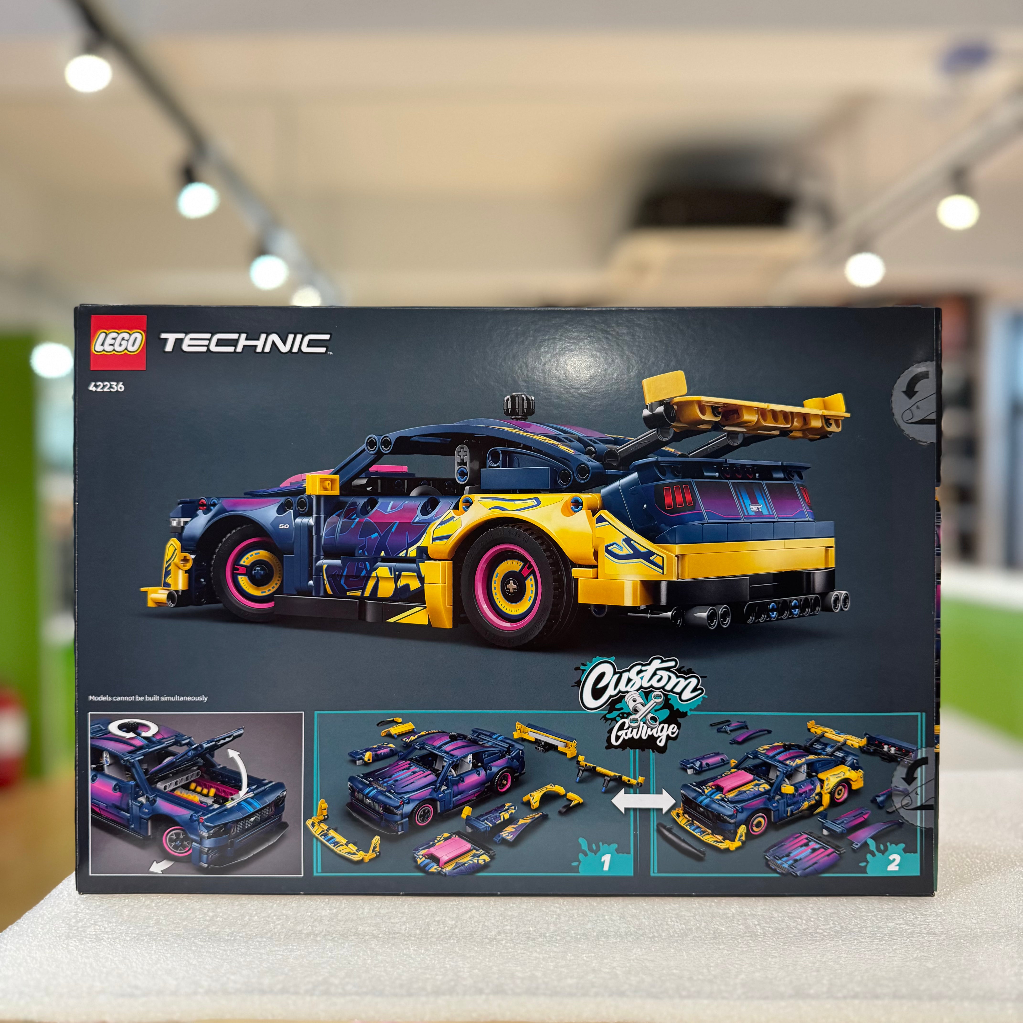 LEGO Technic 42236 Custom Garage Ford Mustang GT Car