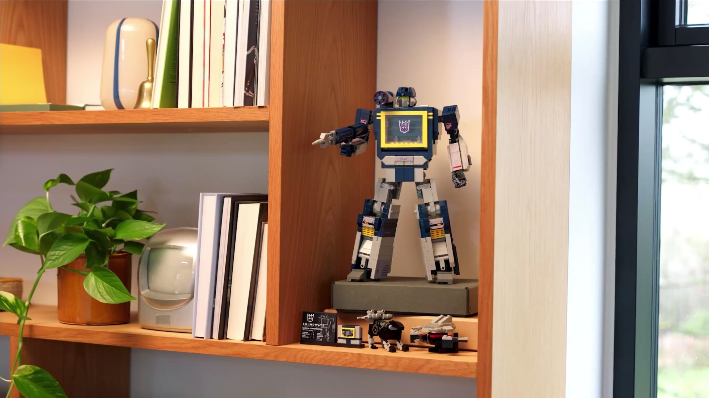 LEGO 10358 Transformers: Soundwave