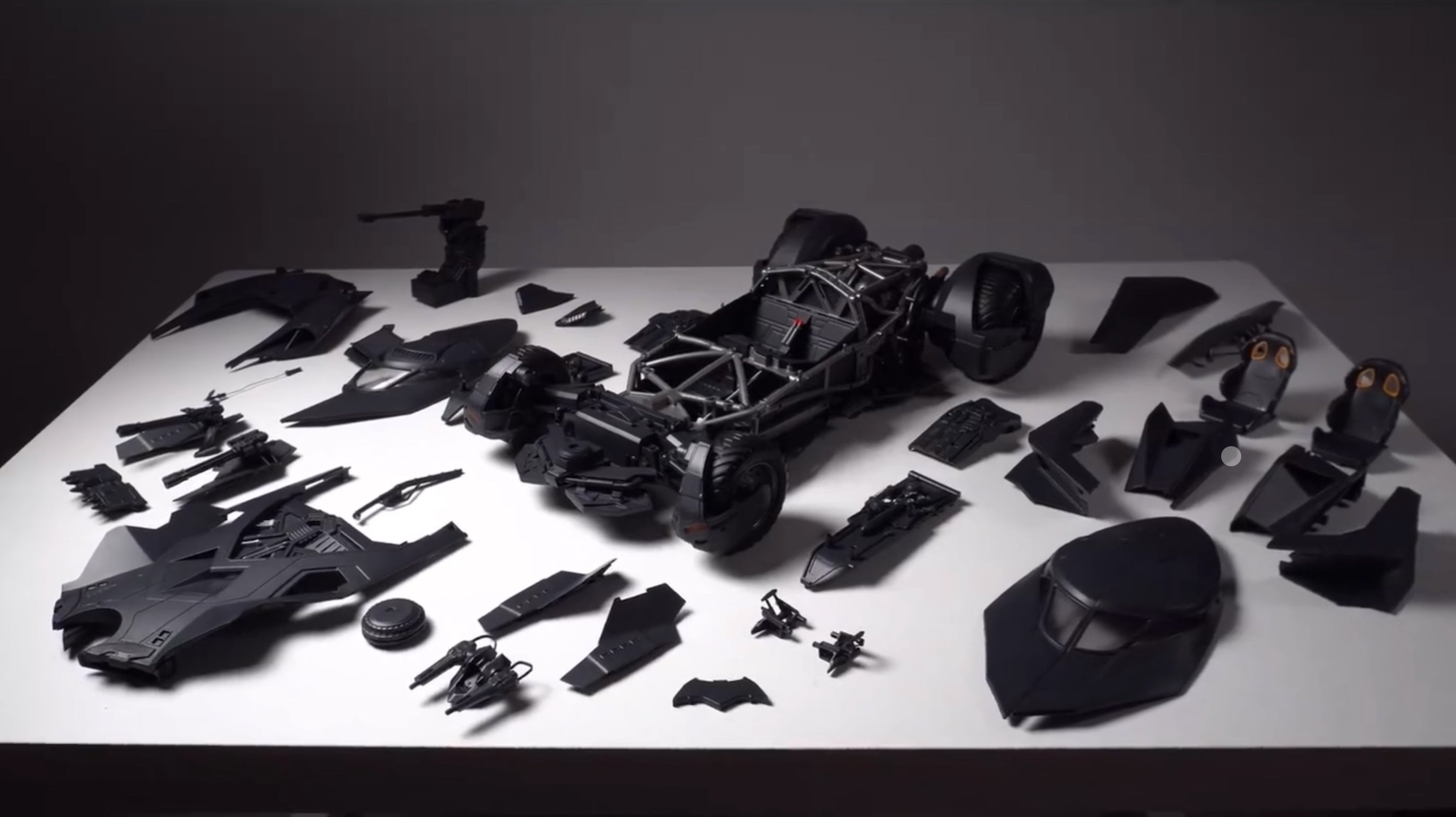 Xi Wan She (喜玩社) 1/12 Batmobile Model Kit (BvS & Justice League)