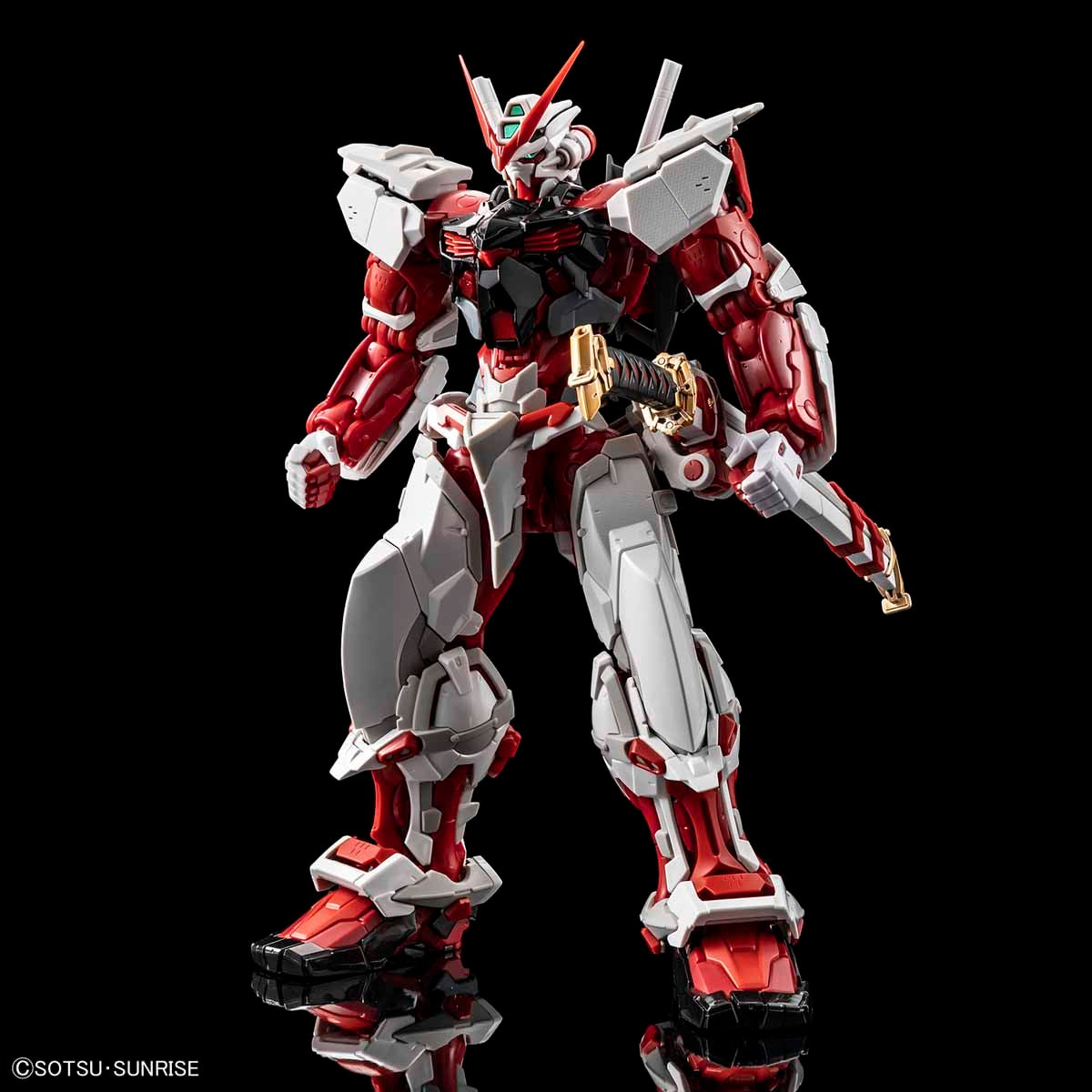 High-Resolution Model 1/100 Gundam Astray Red Frame